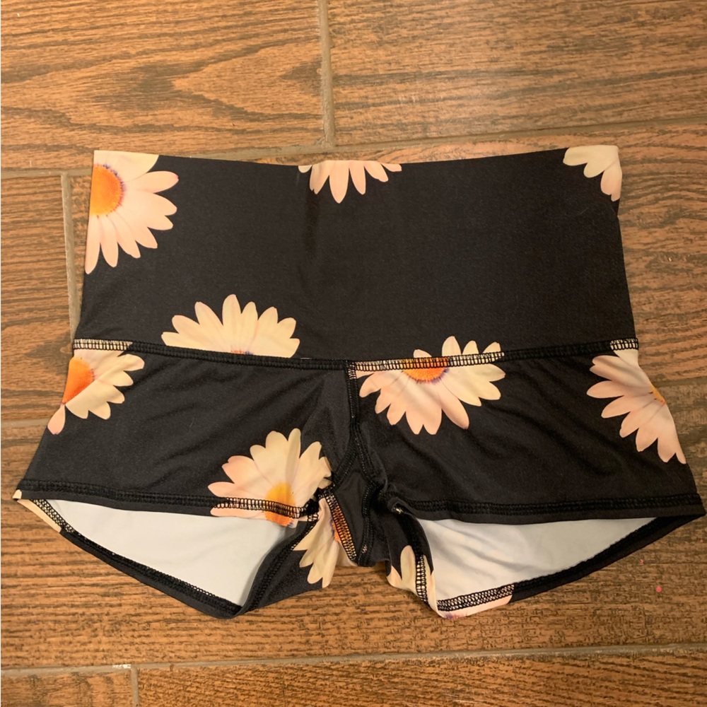 Floral Black and White Shorts 🌼